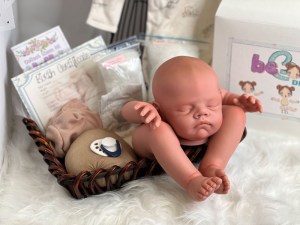 Hudson-asleep-full-limbs-beborn-007