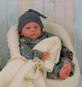 polly-awake-new-weighteddoll-005